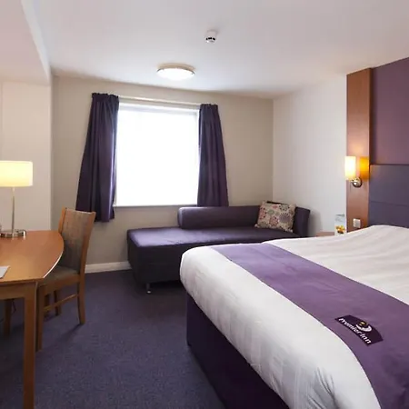 Premier Inn Edinburgh Central-2