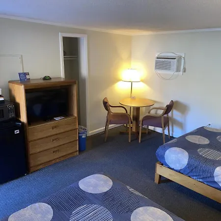 A Holiday Motel - Maggie Valley-2
