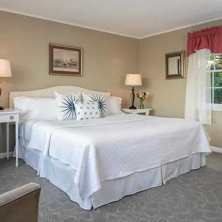 Dockside Guest Quarters-2