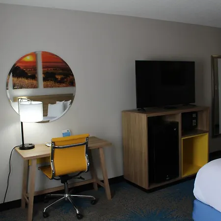 Days Inn By Wyndham Colby-3
