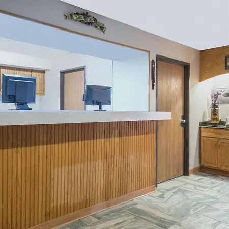 Super 8 By Wyndham Youngstown/Austintown-2