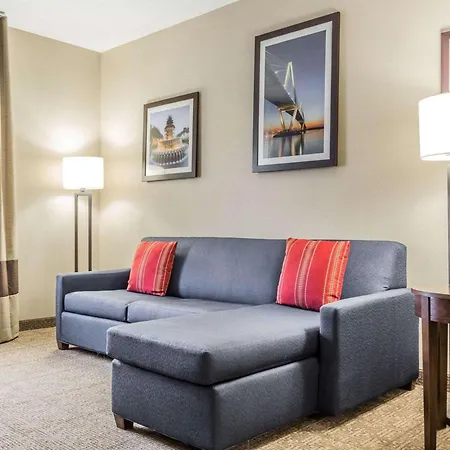 Comfort Suites At Isle Of Palms Connector-3