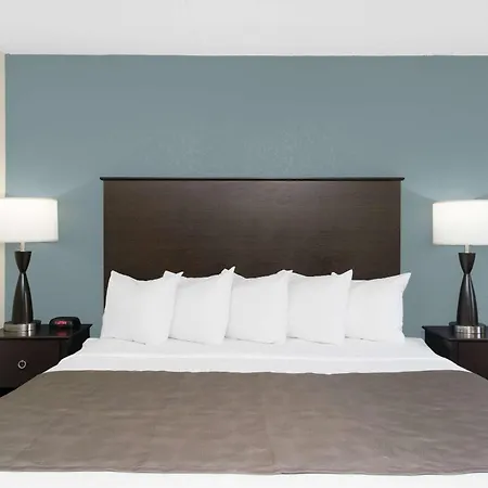 Baymont By Wyndham Owatonna-2