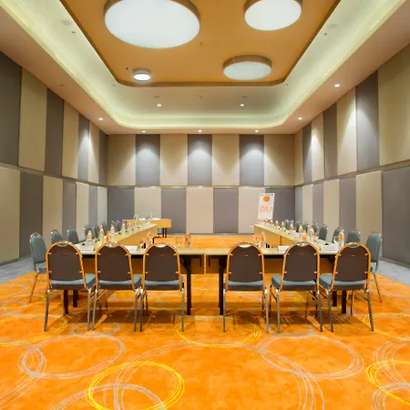 Harris Hotel & Conventions Bekasi-3