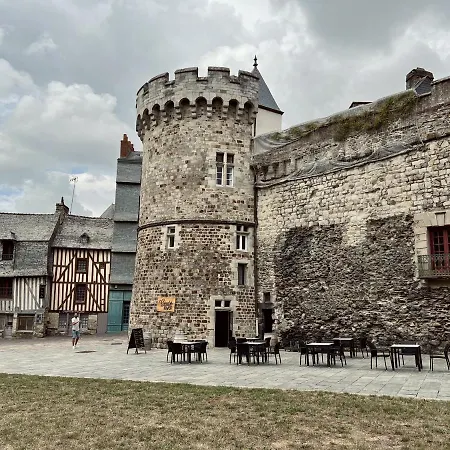 Les Suites de la Tour d'Embas-2