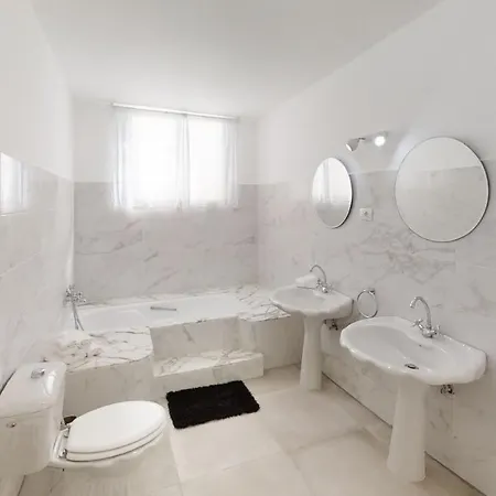 VV Las Buganvillas MASPALOMAS - Cocina y habitaciones con baños privados-2