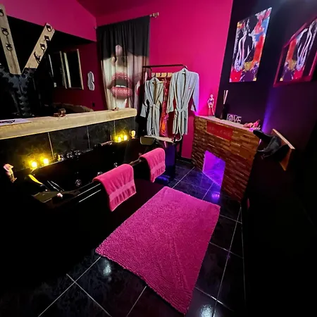 Love Room du Moulin Rose-3