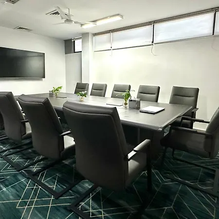 Manhattan Business Hotel, Male-2