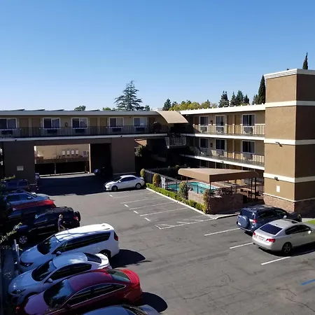 Quality Inn & Suites Anaheim Maingate-3