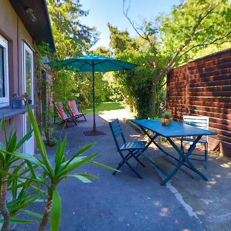 Le Mas de Bertagne studio kitchenette terrasse piscine-2