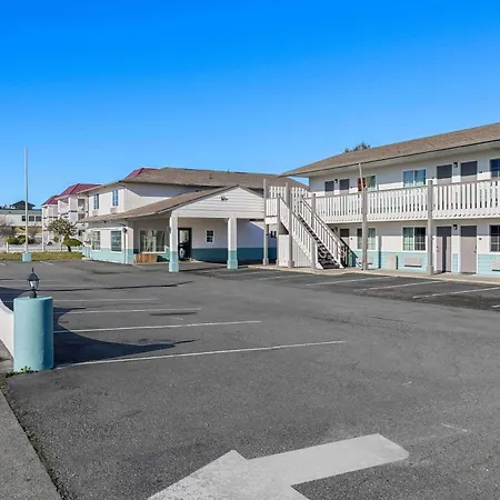 Super 8 By Wyndham Crescent City-3
