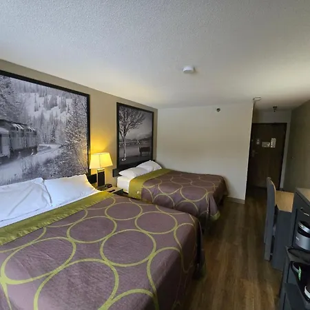 Super 8 By Wyndham Salmon Arm-3