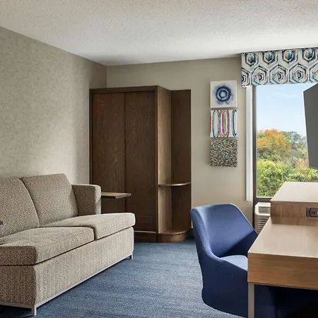 Hampton Inn Kansas City - Airport-3