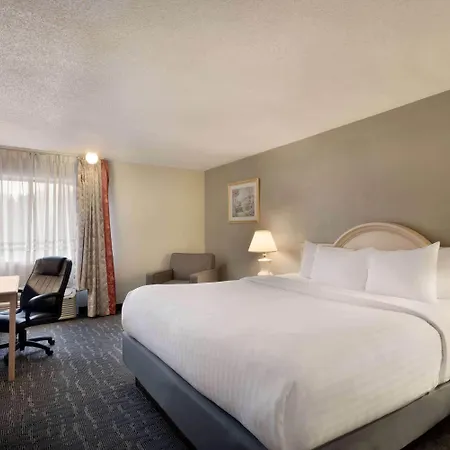 Baymont By Wyndham Des Moines North-3