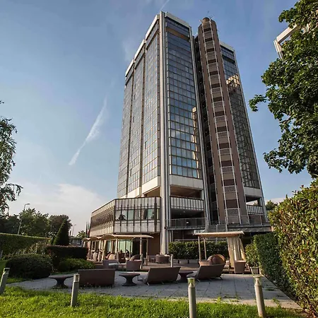 Best Western Plus The Hub Hotel-2