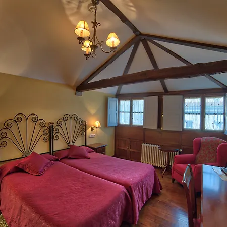 Hostal Santo Grial-3