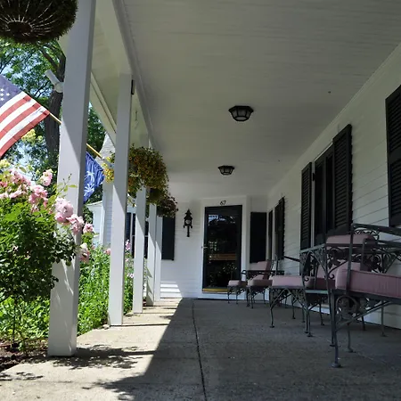 Stone Throw Cottage Inn-3