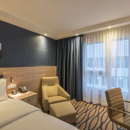 Hampton By Hilton Frankfurt Airport-2