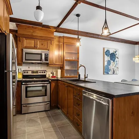 Les Manoirs Wpool & Hot Tub Near Village 120-7-2
