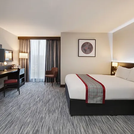 Ramada By Wyndham Leeds East-2