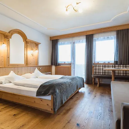 Garni Hotel Rosengarten B&B-2