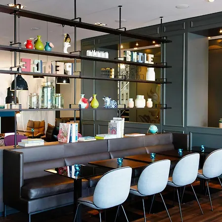 Motel One Amsterdam-2