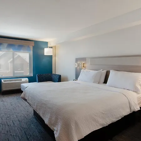Holiday Inn Express & Suites Logan By Ihg-3