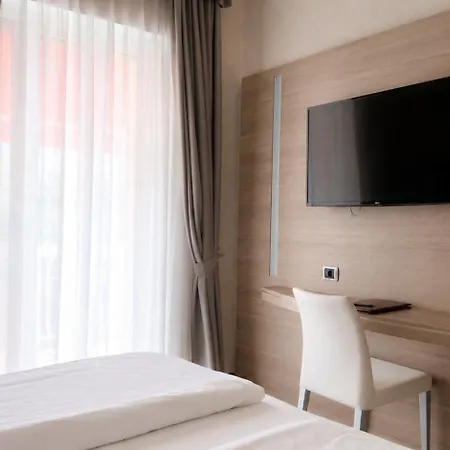 Hotel Capri Bardolino 3S-3