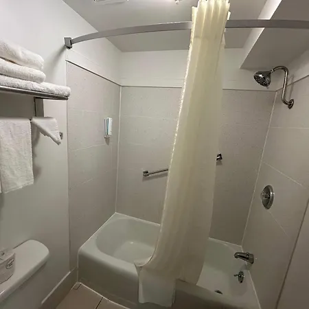 Econo Lodge Palmyra - Hershey-2