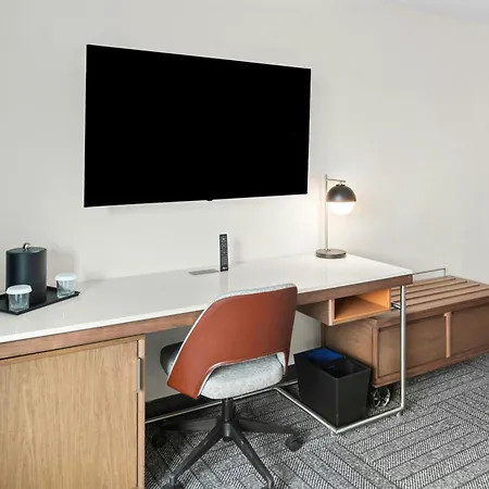Courtyard By Marriott Columbus-2