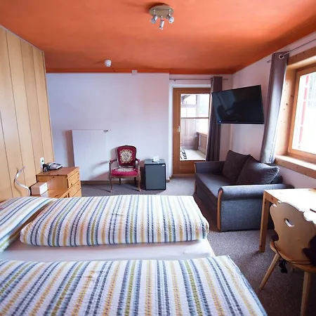Hotel Hold-2