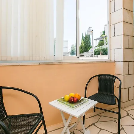 Yellow Room Guesthouse-2