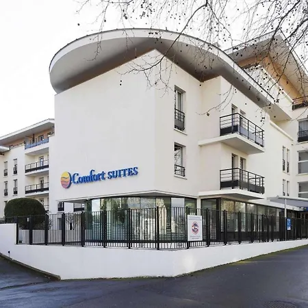 Comfort Suites Le-Port-Marly Paris Ouest-2