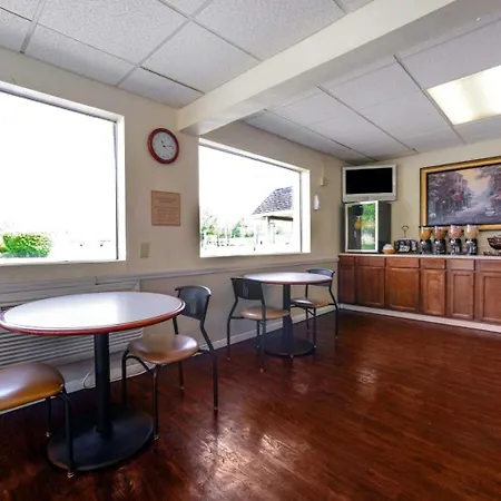 Econo Lodge Inn & Suites Carbondale-3
