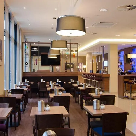 Premier Inn Nuernberg City Centre-2