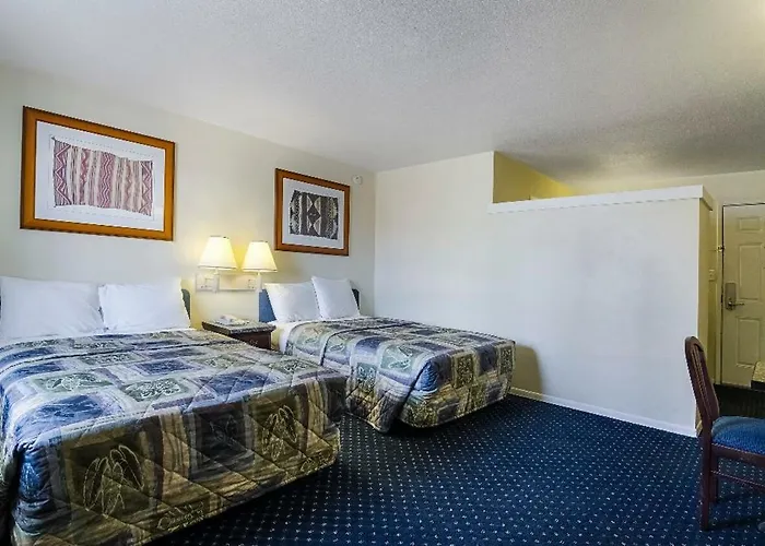 Central Phoenix Hotel