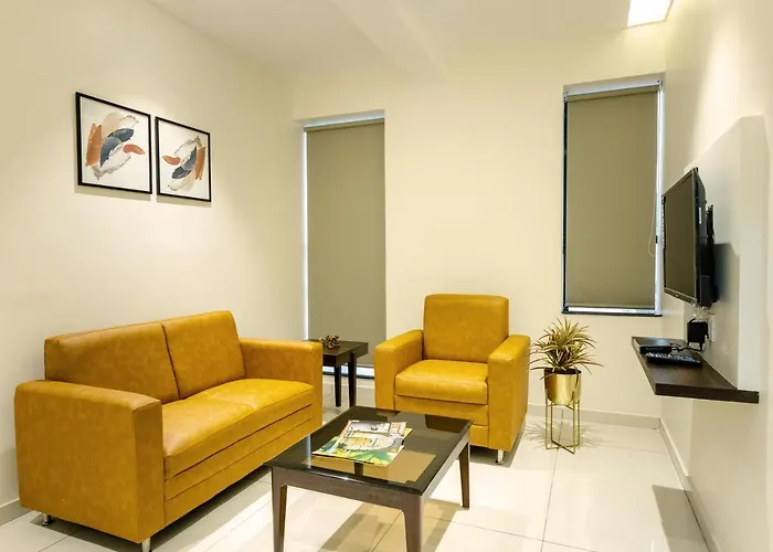 Hotel Paramount Suites & Service Apartments