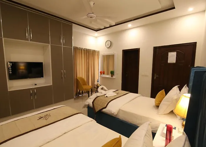 Cuzzy Inn Hotel Lahore