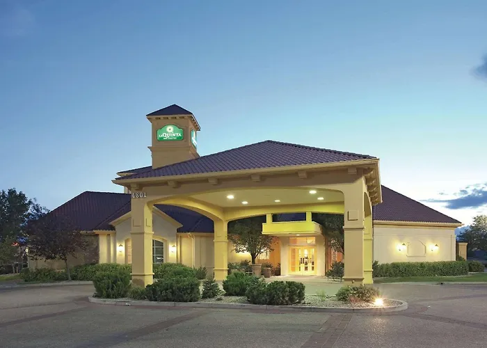 La Quinta By Wyndham Pueblo Hotel