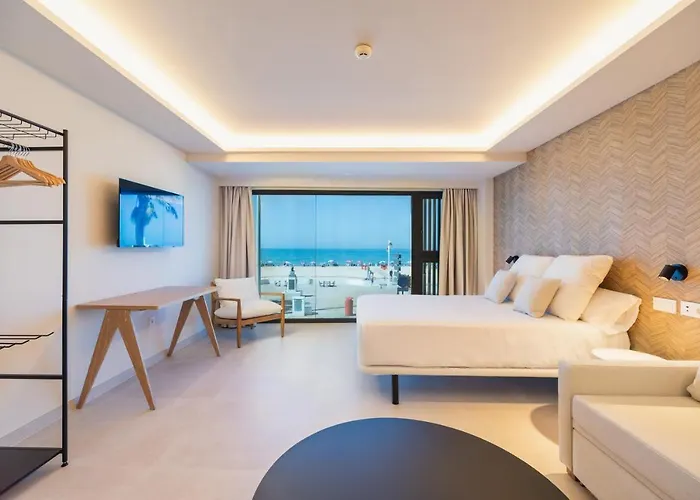 Apartamentos Playa Victoria - By Grupo Tribu Cádiz