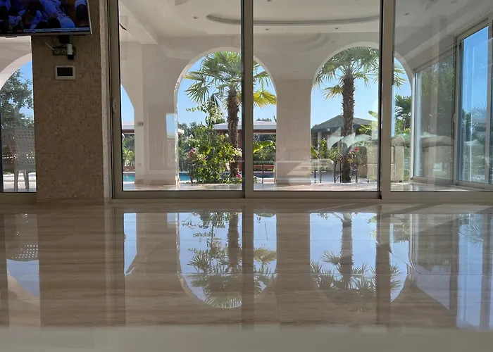 Villa 100 Palme Ulcinj
