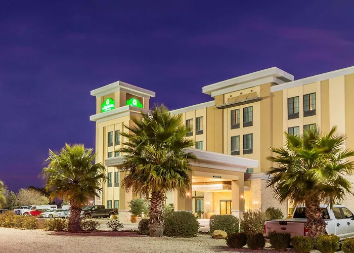 La Quinta By Wyndham Carlsbad Hotel