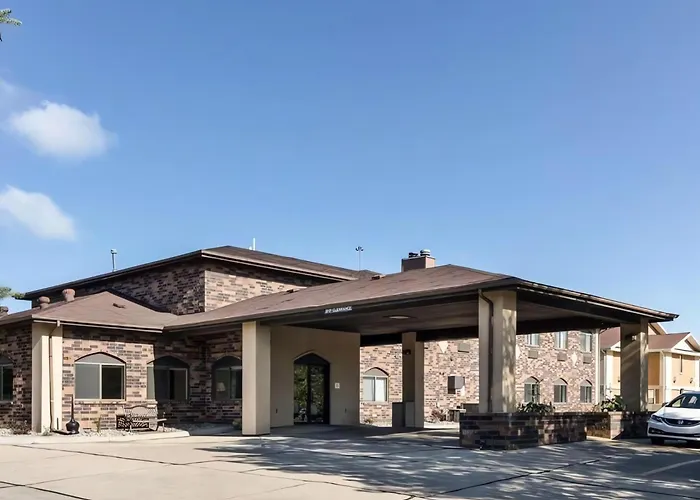 Quality Suites Near West Acres Fargo