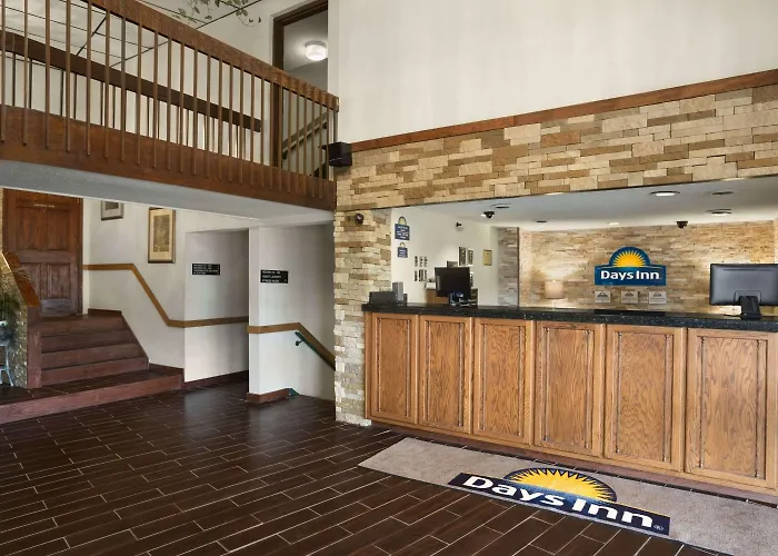 Ramada By Wyndham Pittsburgh/New Stanton Hotel