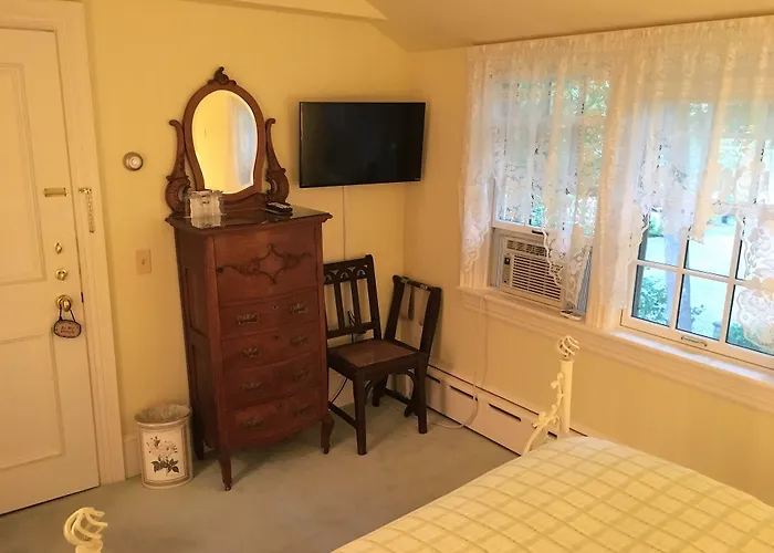 Stone Throw Cottage Inn