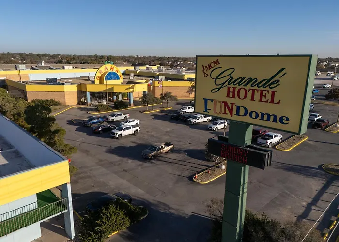 Mcm Grande Fundome Odessa Hotel