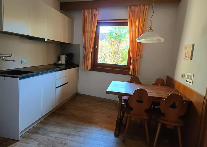 Ferienwohnungen St Hippolyt Mit Hallenbad Lagundo