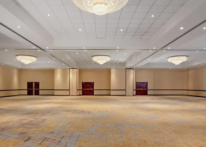 Hotel Zessa Orange County Airport, A Doubletree By Hilton
