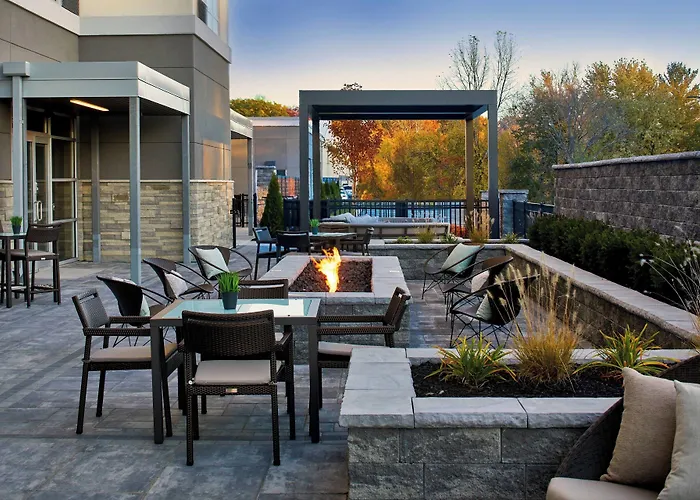 Courtyard By Marriott Albany Airport Hotel