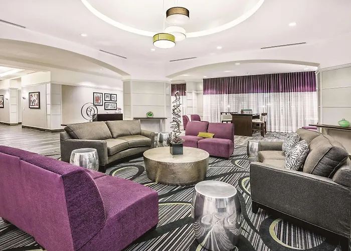La Quinta Inn & Suites By Wyndham San Antonio Riverwalk